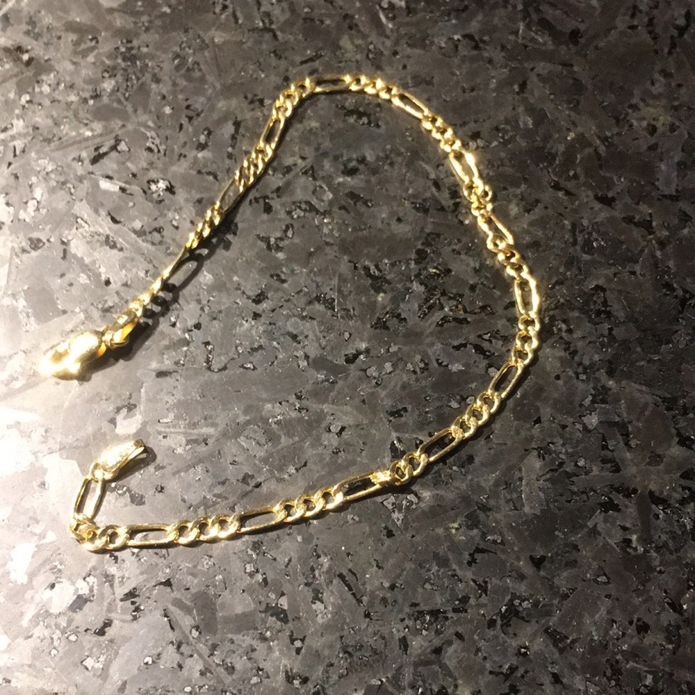 Elegant Gold Chain Bracelet